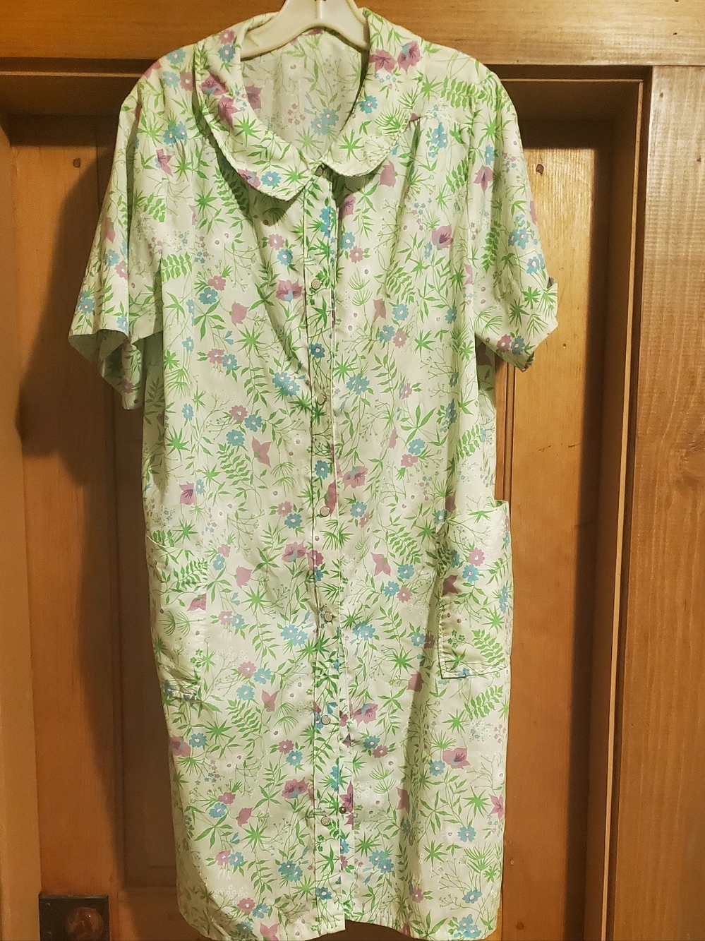 Floral Button-Front Smock Dress in Light Green Grannycore Housedress Vintage